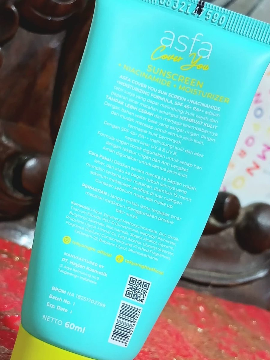 ccssyyyl's tweet photo. teksturnya juara sie, water based formula yg enteng &amp; cepet meresap tanpa drama lengket. aman bgt buat daily or base makeup biar kulit tetep lembab &amp; kenyal

ada niacinamide + moisturizer juga biar muka gak gampang kusem kena matahari 🥰 #CerahTerlindungi

https://t.co/W0LUCM2n0L https://t.co/fRGx8kKdI4