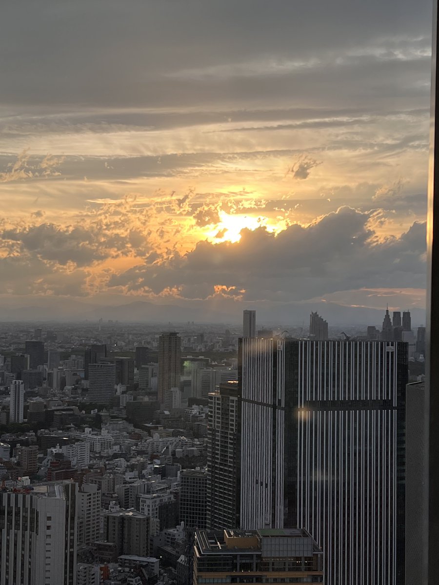 TOKYOROOMS 展の入口前から見た夕陽が綺麗でした。
#TOKYOROOMS展