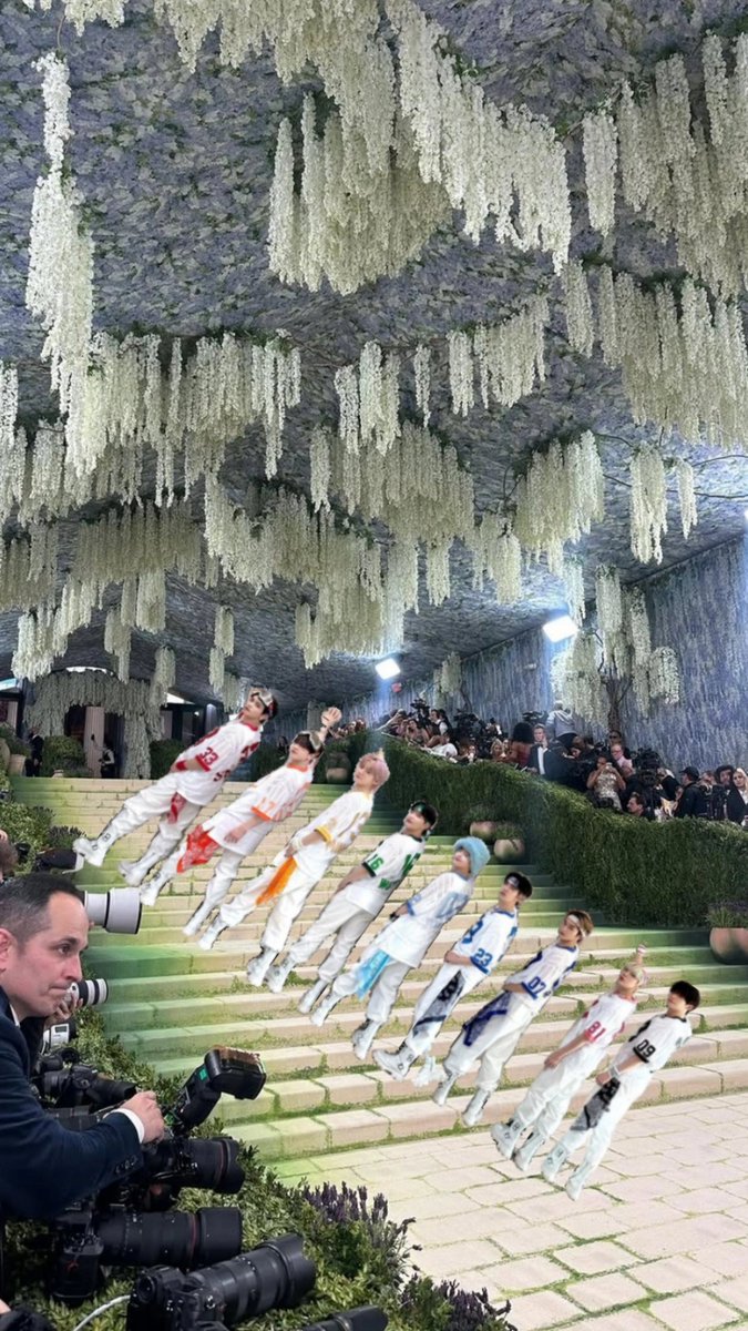 CRAVITY  has arrived at the 2026 #metgala