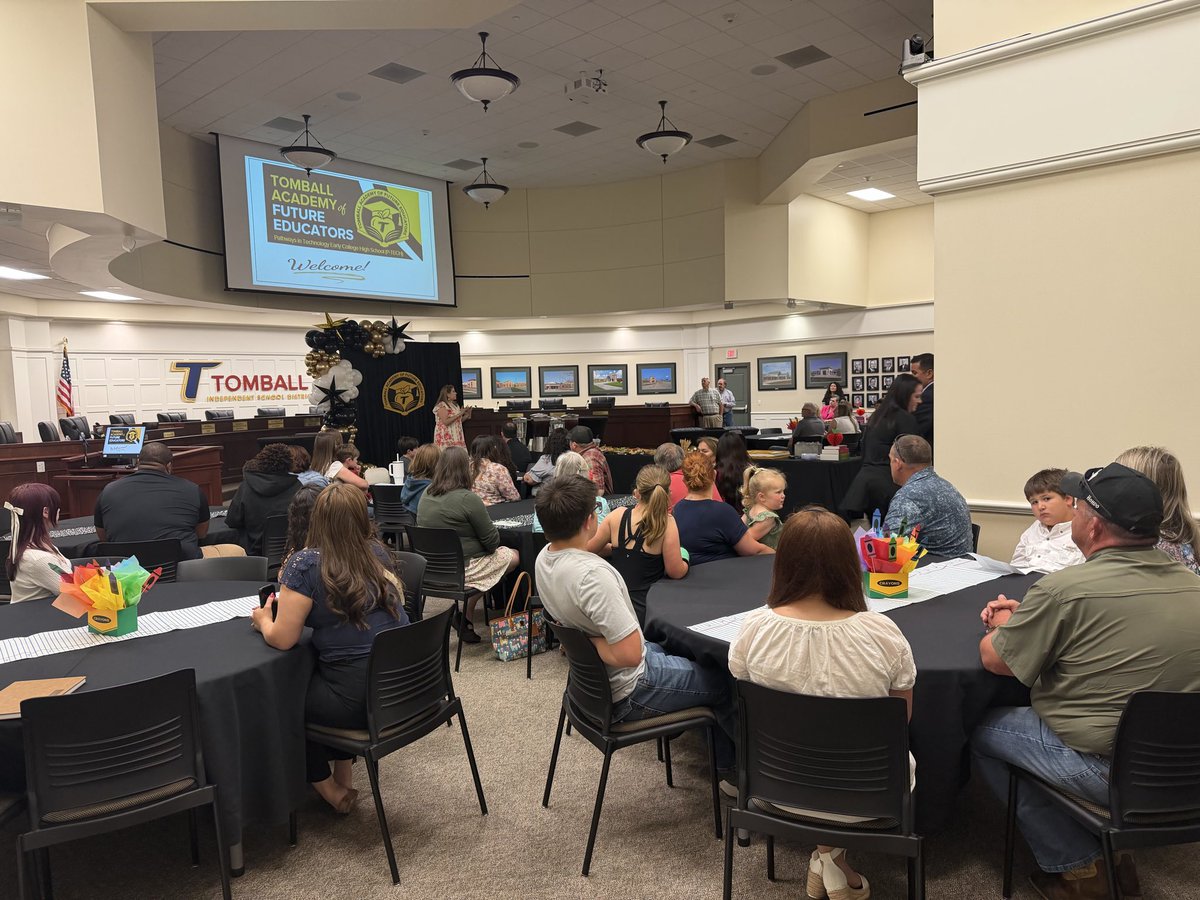 TWHS_MrWilliams's tweet image. What an amazing night celebrating our inaugural Tomball Academy of Future Educators (TAFE). So excited to begin this hour and partnership with these families and students! #GoldStandard #BEGOLD