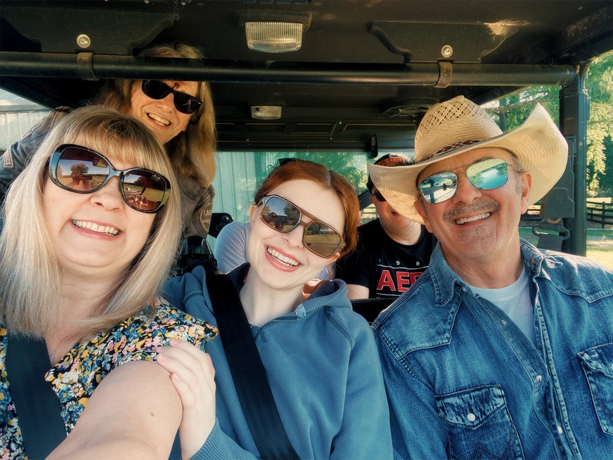 caitlinmaemusic's tweet image. Enjoyed a ranch ride last night in Robbie’s gator to show my mom around @BearCreekSH 🇺🇸🎶❤️ So much fun #Texas #caitlinmae #cattle #bearcreek
