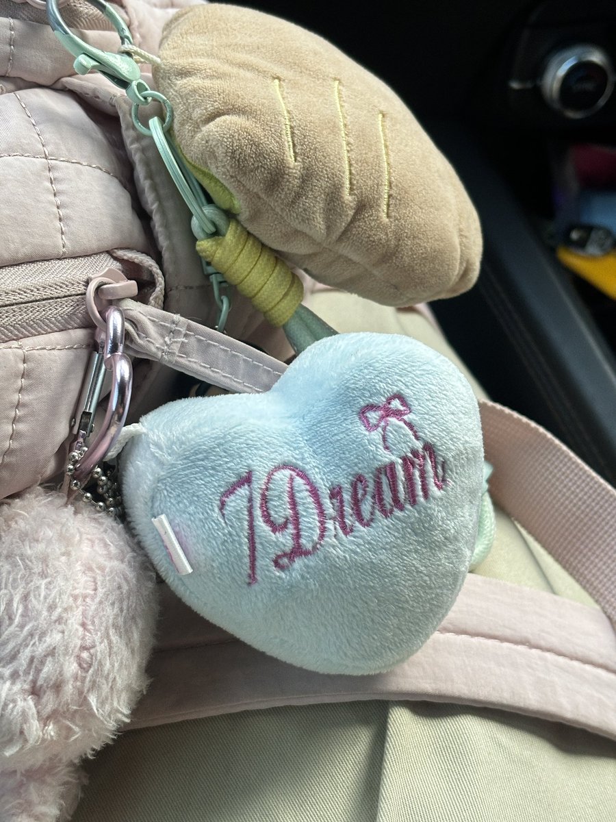 my school bag :[