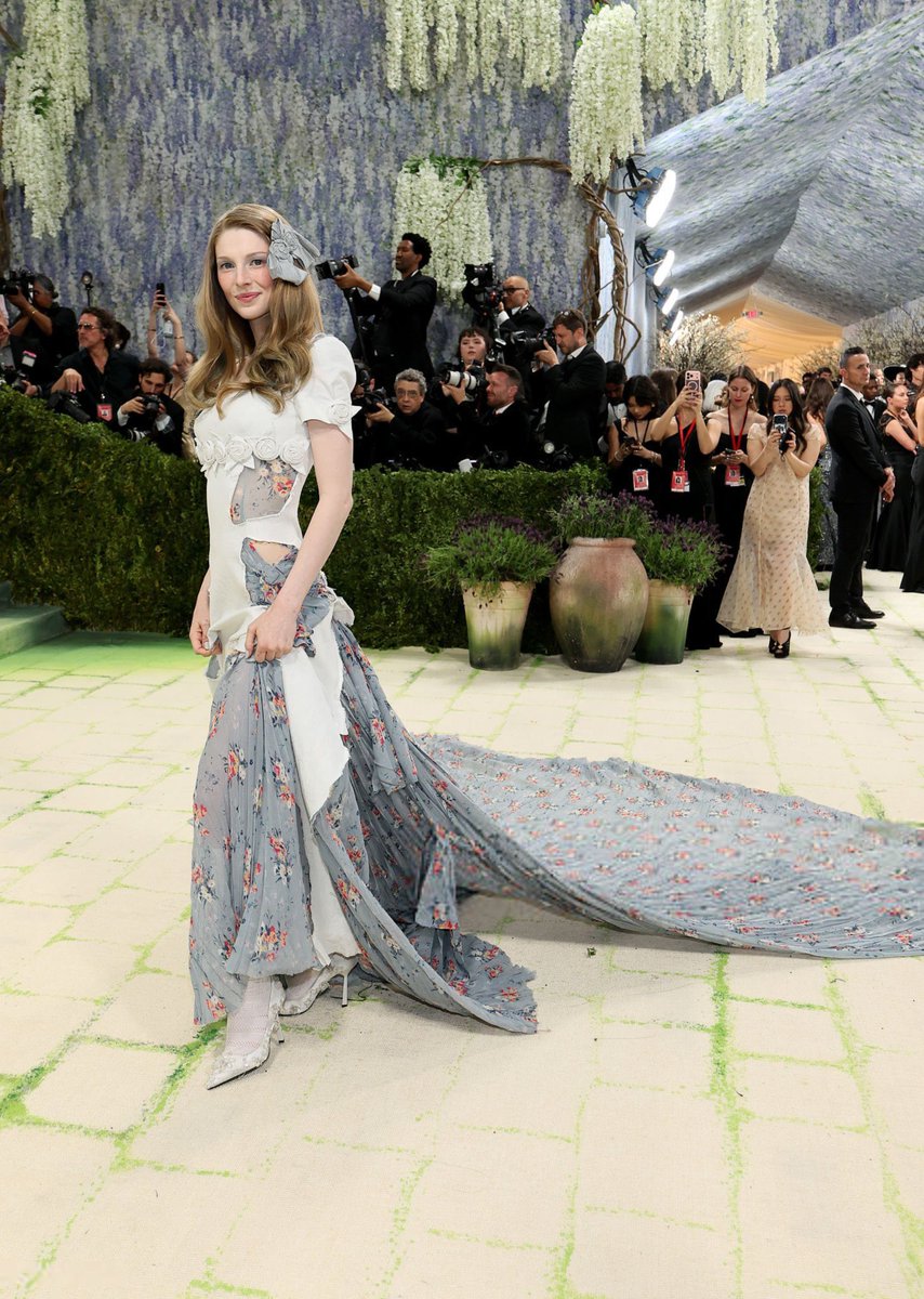 Hunter Schafer no #MetGala2026

 #MetGala