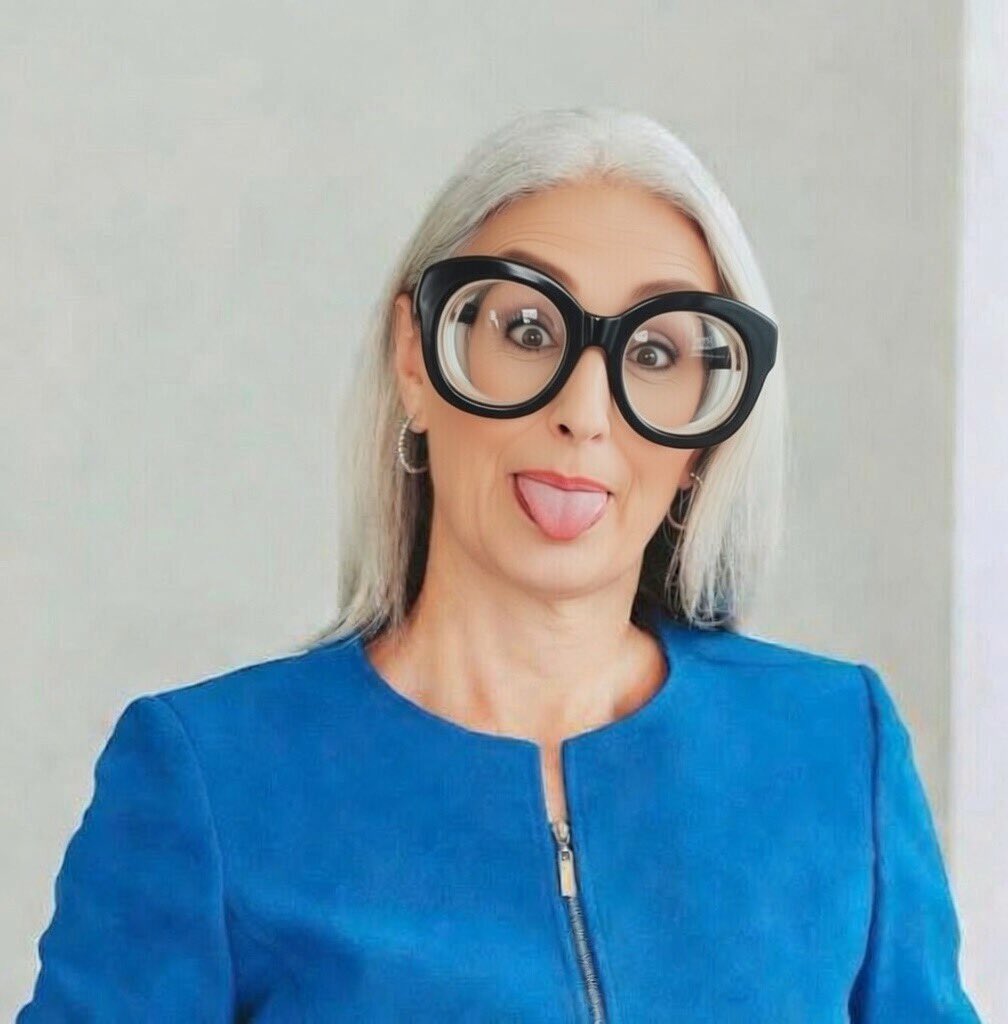 “gran visión”… ahora si que lo escuché todo. Por eso llegó con una votación marginal de menos del 5%.

La “visión amplia y estrategia” de <a href="/AbrilGordienko/">Abril Gordienko López❤️🇨🇷</a> fue pasar de libertaria a colarse (¿o nunca salió?) en el <a href="/pusc_cr/">Partido Unidad Social Cristiana</a>, respaldando al candidato más débil de su historia y