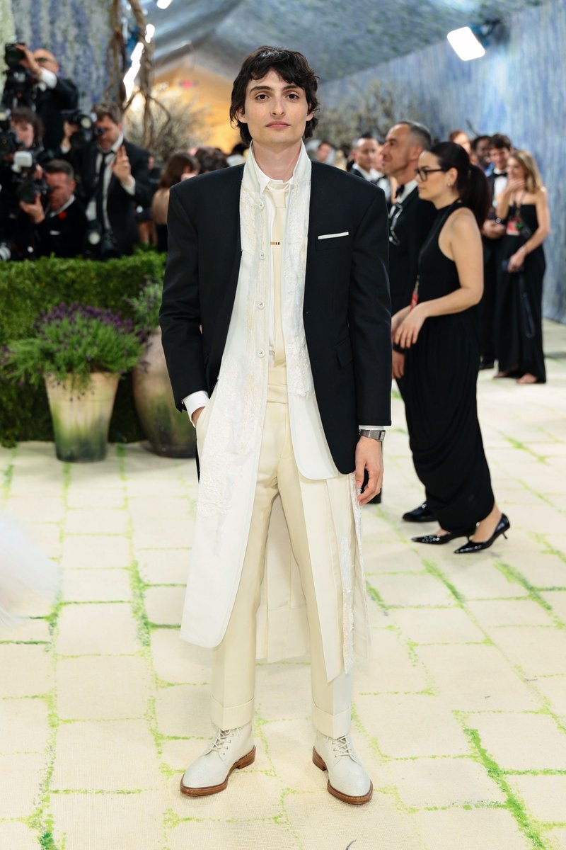 voguejp's tweet photo. 【 #メットガラ 速報】 #MetGala

『ストレンジャー・シングス』よりフィン・ウルフハードとマヤ・ホークが来場。

レッドカーペットのまとめはこちらから: https://t.co/PTx5oyQWzc https://t.co/NBSIpZIUrz