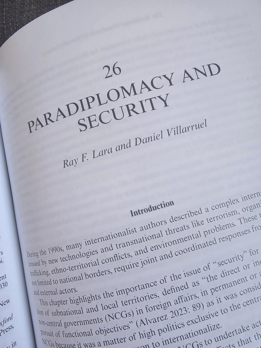 rayfreddy's tweet image. I’m happy to be part of this publishing project by @routledgebooks 📚 coordinated by @jorgeschiavon @CiesielskaJoana @KaminskiTomas &amp;amp; @Ravelflo On this occasion, together with @villarruel33, we wrote about #Paradiplomacy 🌐 and #Security 🛃...