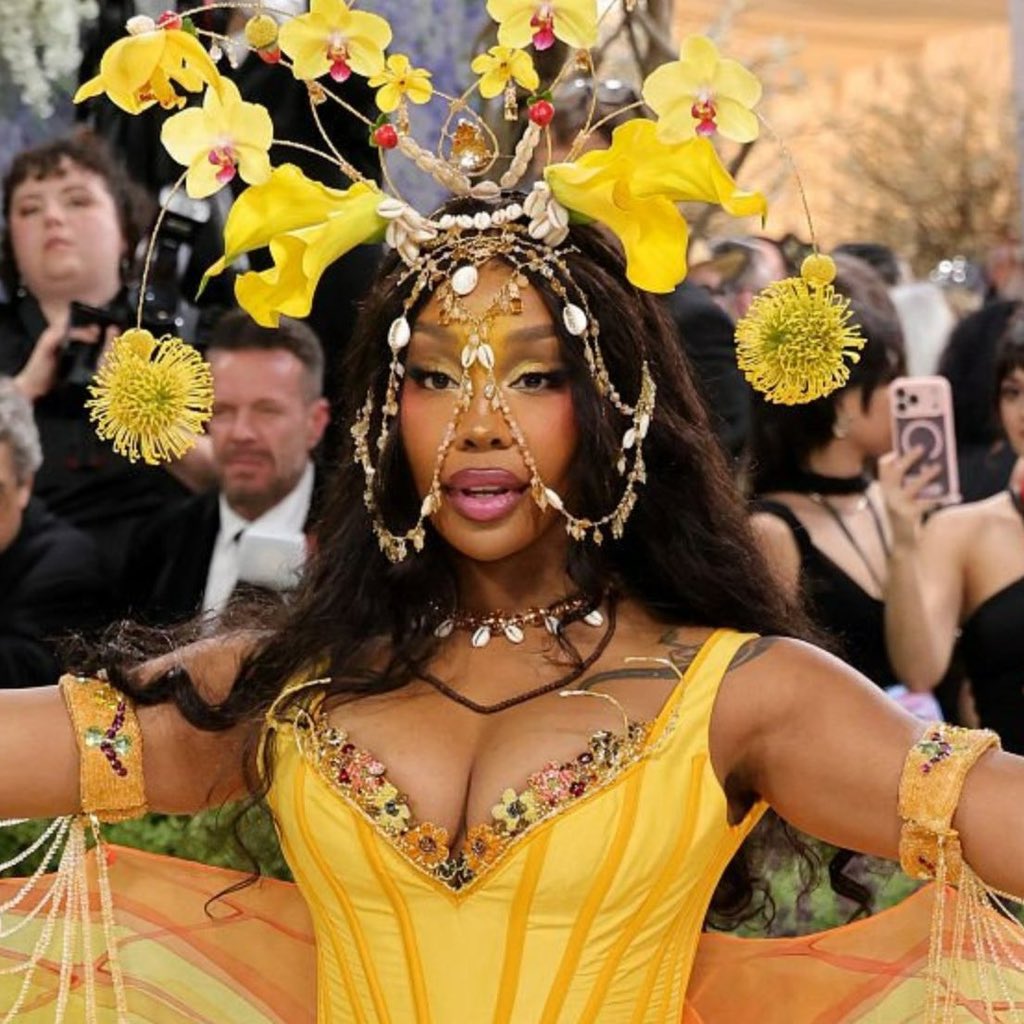 SZA attends the 2026 Met Gala.

 #MetGala2026 #MetGala