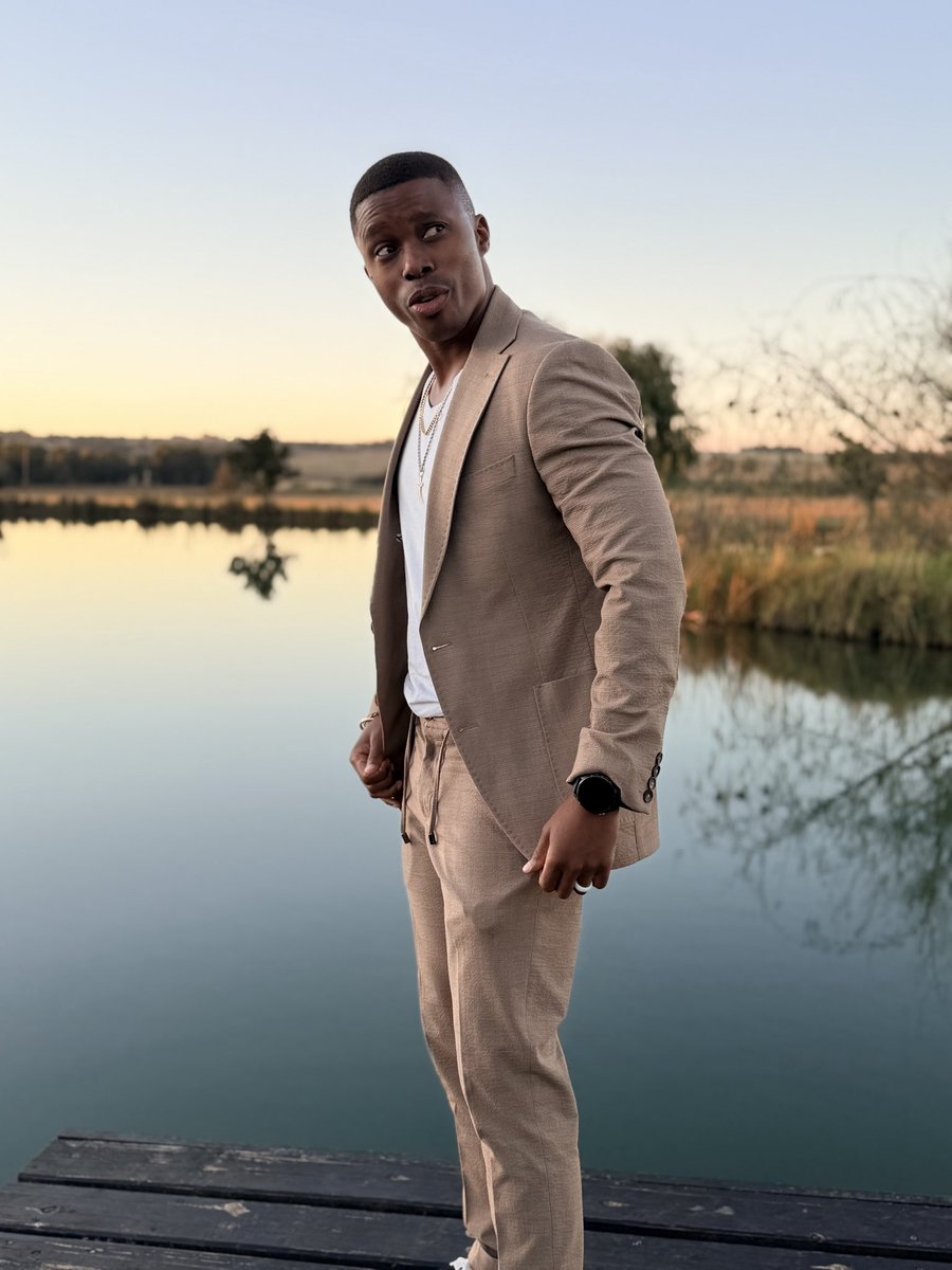 ThabisoKhambule's tweet image. If you smell what The Fresh Prince Of Entertainment is cooking 🔥🙌🏾🙌🏾🔥

#LetsGo #Tuesday #Happy #Blessed #RainingOnMe #GodIsGood