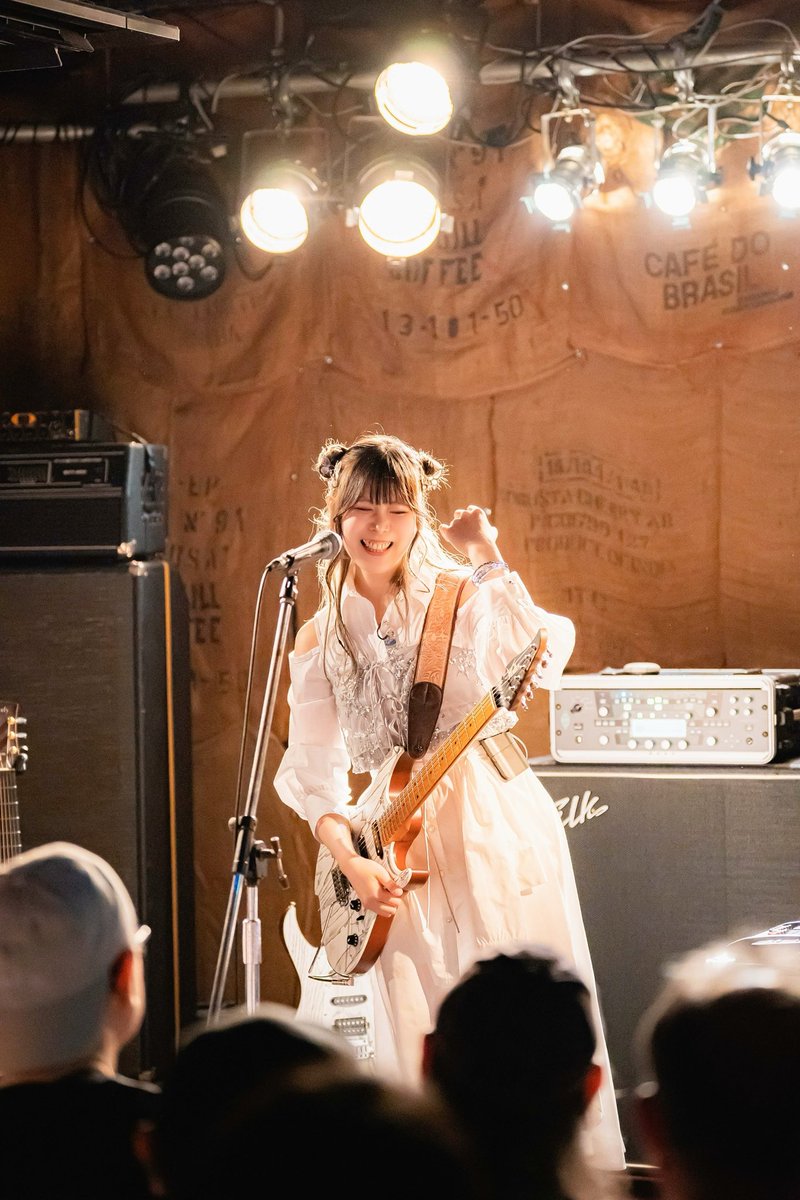 おはー!GW楽しんでますか? 私は5/10の #Maytoの日 に向けて日々手が駆け巡ってます🎸💻 🏻🔥🔥🔥🔥 ライブまであと5日! 今日も ...