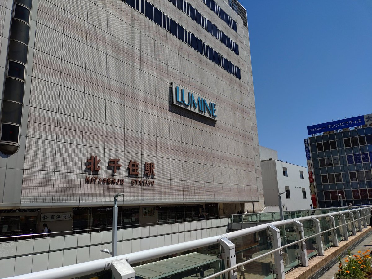 しん tweet media