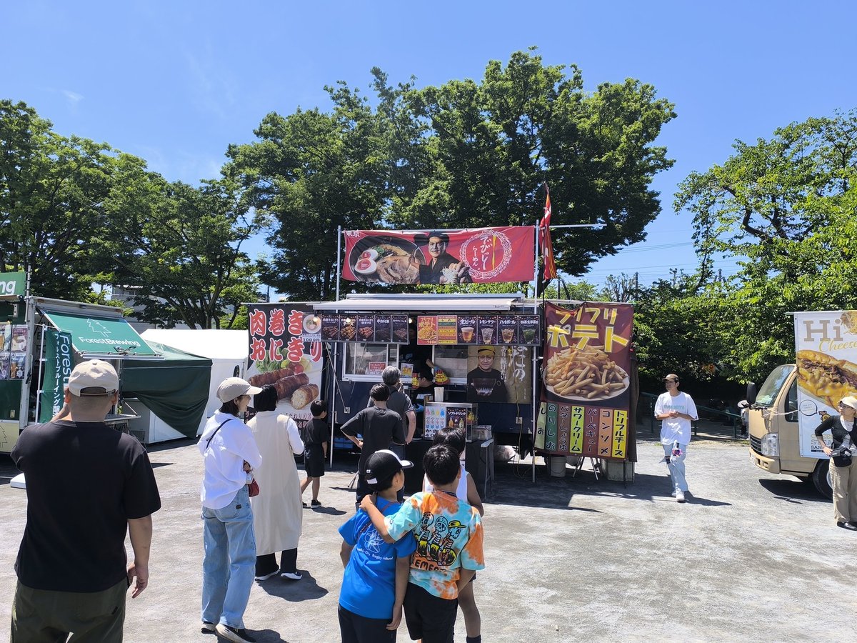 等々力球場のある等々力緑地で肉祭開催中。
台場の肉フェスちゃうで。
肉うどん、肉そばは等々力球場の林商店で。800円😆
肉祭2026なかなか大人しいです。肉祭肉祭〜のレゲエの音楽がないので、いい感じになりました✨
#肉祭
#等々力緑地