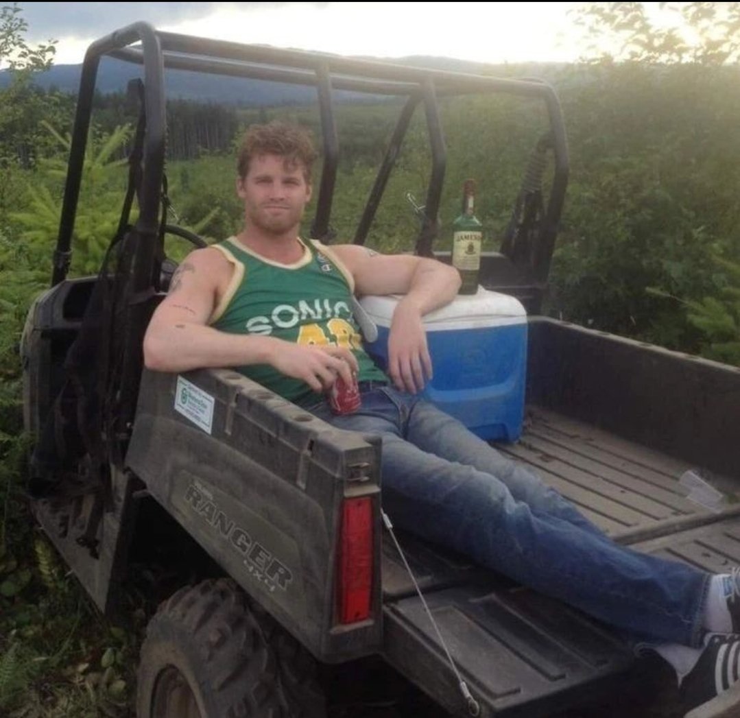 Darcy_Lewis_RP's tweet image. #MCM #MacMonday

I love when the weather warms up and your biceps come out from hibernation.