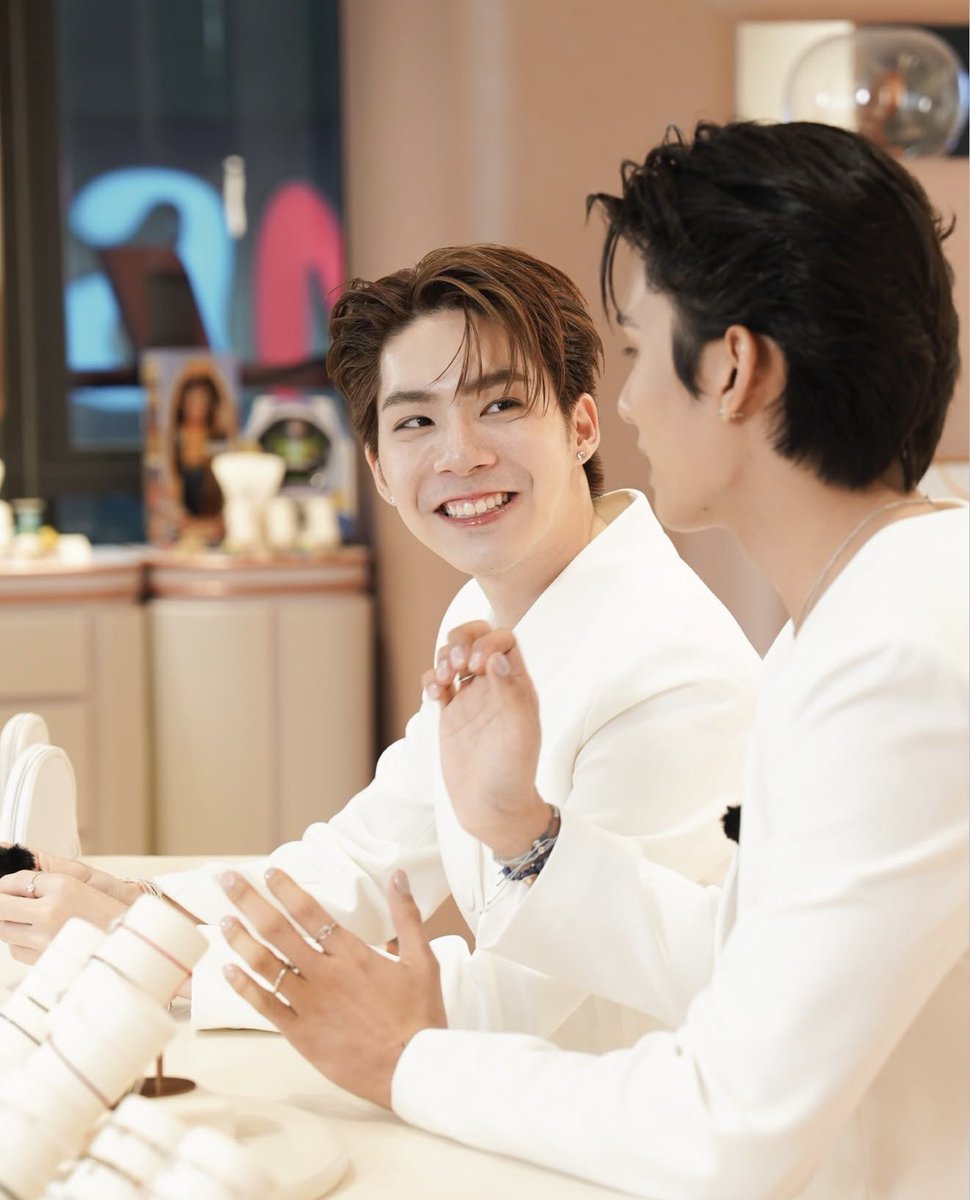 จั๊นเปนทะเลนิรนาม ☁️🌸 ft. ภพเธอTheSeries 🖤🥕 tweet media