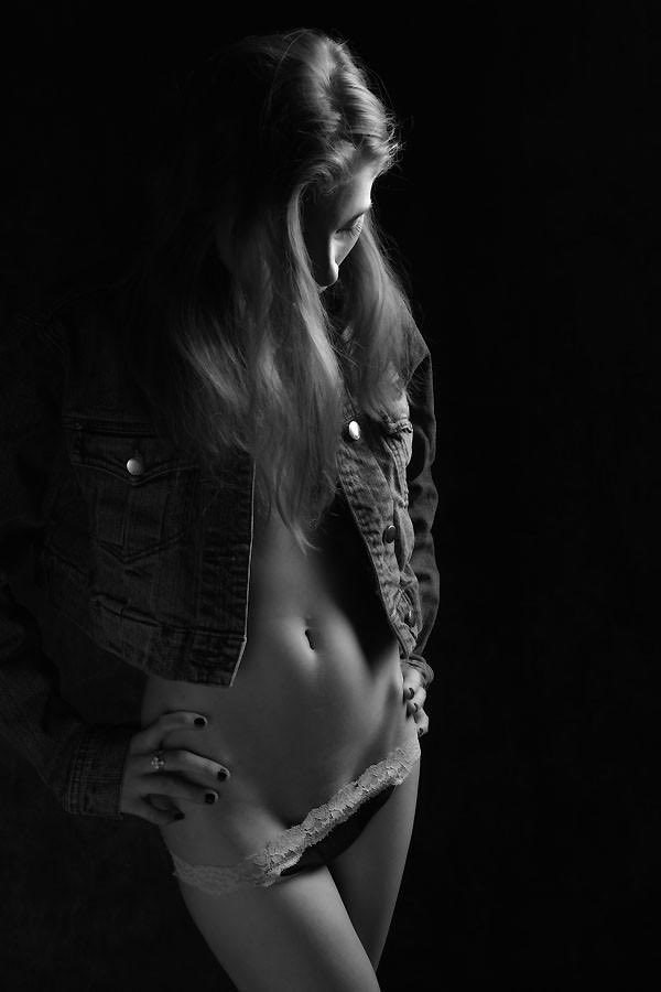 willaymerich's tweet image. Shadows, denim.📷…
#blackandwhite #monochrome #fineartphotography #portrait_inspiration #conceptualphotography