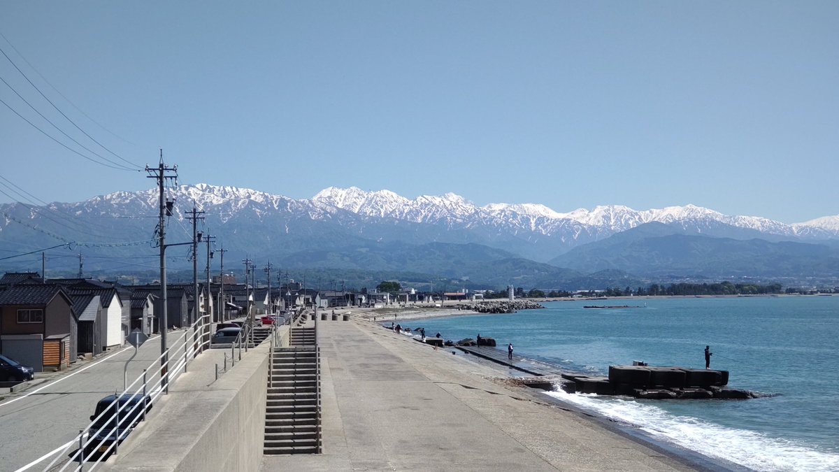 生地海岸からの立山連峰
今日雪の大谷に行けた人は豪運の持ち主
#黒部市