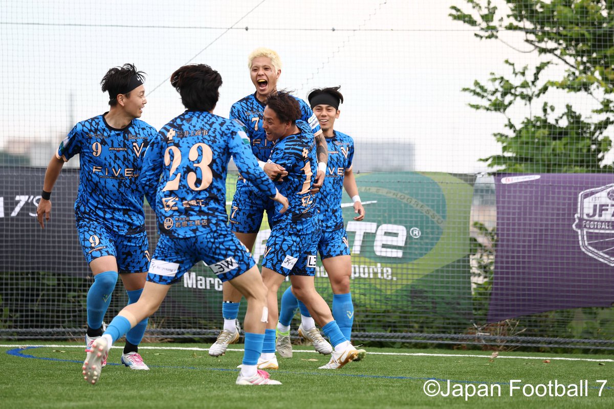 F7SL_japan's tweet photo. 𝑰𝒏𝒕𝒐 𝒕𝒉𝒆 𝑭𝒊𝒏𝒂𝒍...🏆
VOLVER OSAKA決勝進出!
📹14:00K.O.
https://t.co/dmrSKqLJGi
#F7SL #全国大会 #F7SLCC #F7SLCC2025 #ソサイチ日本イチ https://t.co/ioSn6OC2e9