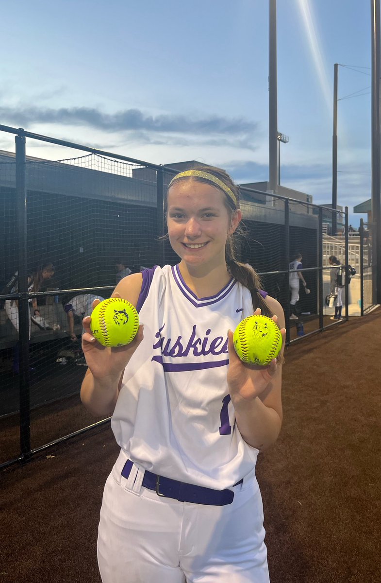 SoftballSkies's tweet photo. Skies get a split tonight w/ @SMEastLancers 🥎. Got an 8-6 win in game #1 before falling 13-11 in 8 innings in game #2. Proud of the effort &amp; next woman up attitude. The team never stopped fighting for each other despite several injuries. Maddy Veldman went yard twice in the DH. https://t.co/WjcNMqiLmL