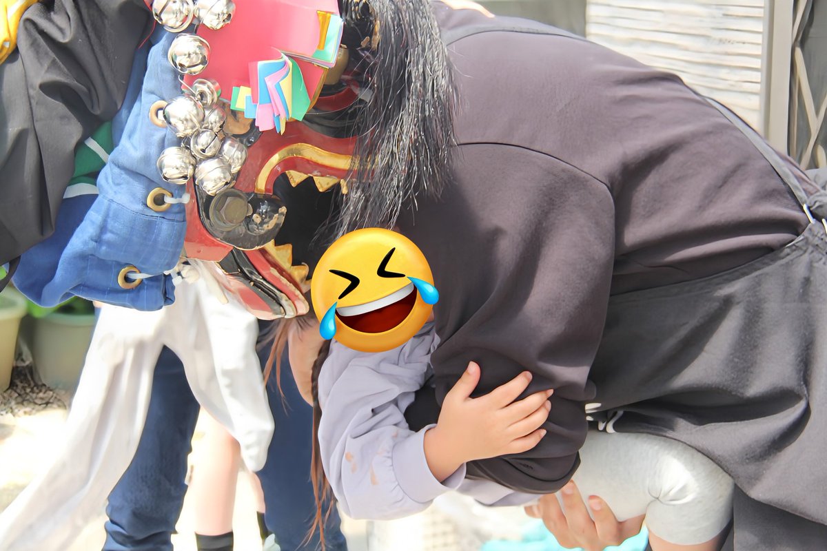 XqyIl's tweet image. 昨日は子や孫たち11人でGW恒例のバーベQ。
孫たちも食欲旺盛…多めに用意していた食材がほぼなくなりました😘

☆途中、春祭りの獅子舞が回ってきてくれました。孫たちは獅子に頭を噛んでもらいました。
3歳の孫娘は怖かったのか、びっくりしたのか…泣いていました😖

#BBQ
#お弁当記録
