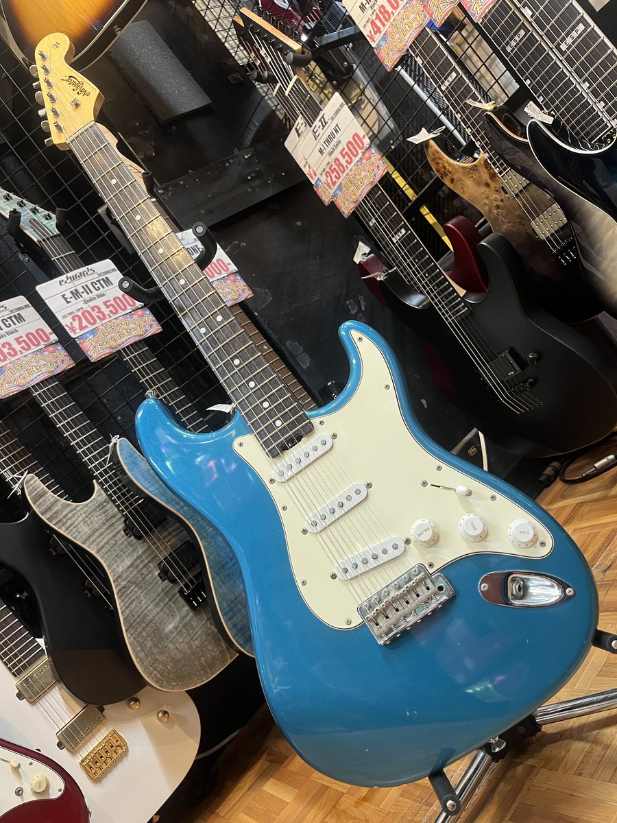 中古入荷速報】 Navigator Custom Order N-63'ST オールラッカー、指板