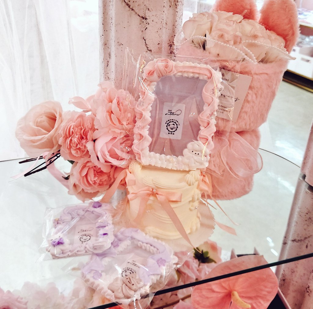 nironyzzz's tweet photo. カワスタさんで喫茶フルーッさんのケース購入しました🍰
今回のポスカ入れたい🧸🍓@Kawaii__Stars  #カワスタ購入品 https://t.co/GBovO79FCt