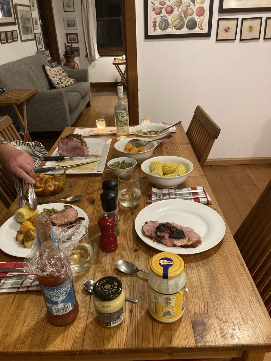 bernadette1905's tweet image. if there’s “christmas in july”, then i can have “boxing day in may”.
#ham
#dinner