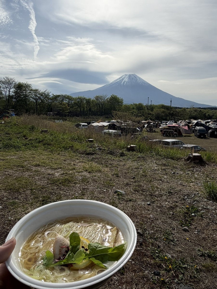 ayn_camp's tweet photo. 1日目の夜は極寒、2日目の夜は大雨大風と、結構大変でしたが、キッチンカーもたくさん出てて、グルメも堪能して楽しめました♪ https://t.co/TCiaHZe2uq