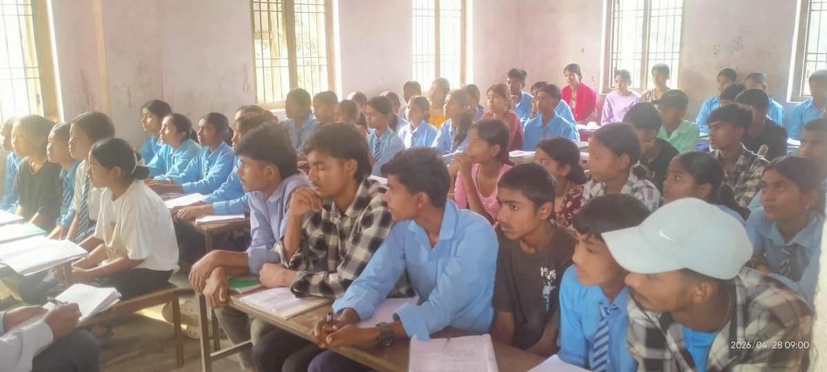 BRCRN2020's tweet photo. BRCRN, PPMU Madhesh, is conducting a 15-day School Conservation Education Campaign across Sarlahi, Mahottari, Saptari, and Siraha. 
The program engages students in grades 8–10 on sustainable natural resource management to enhance climate resilience. #GCF #BRCRN https://t.co/sUxoYqk6WX