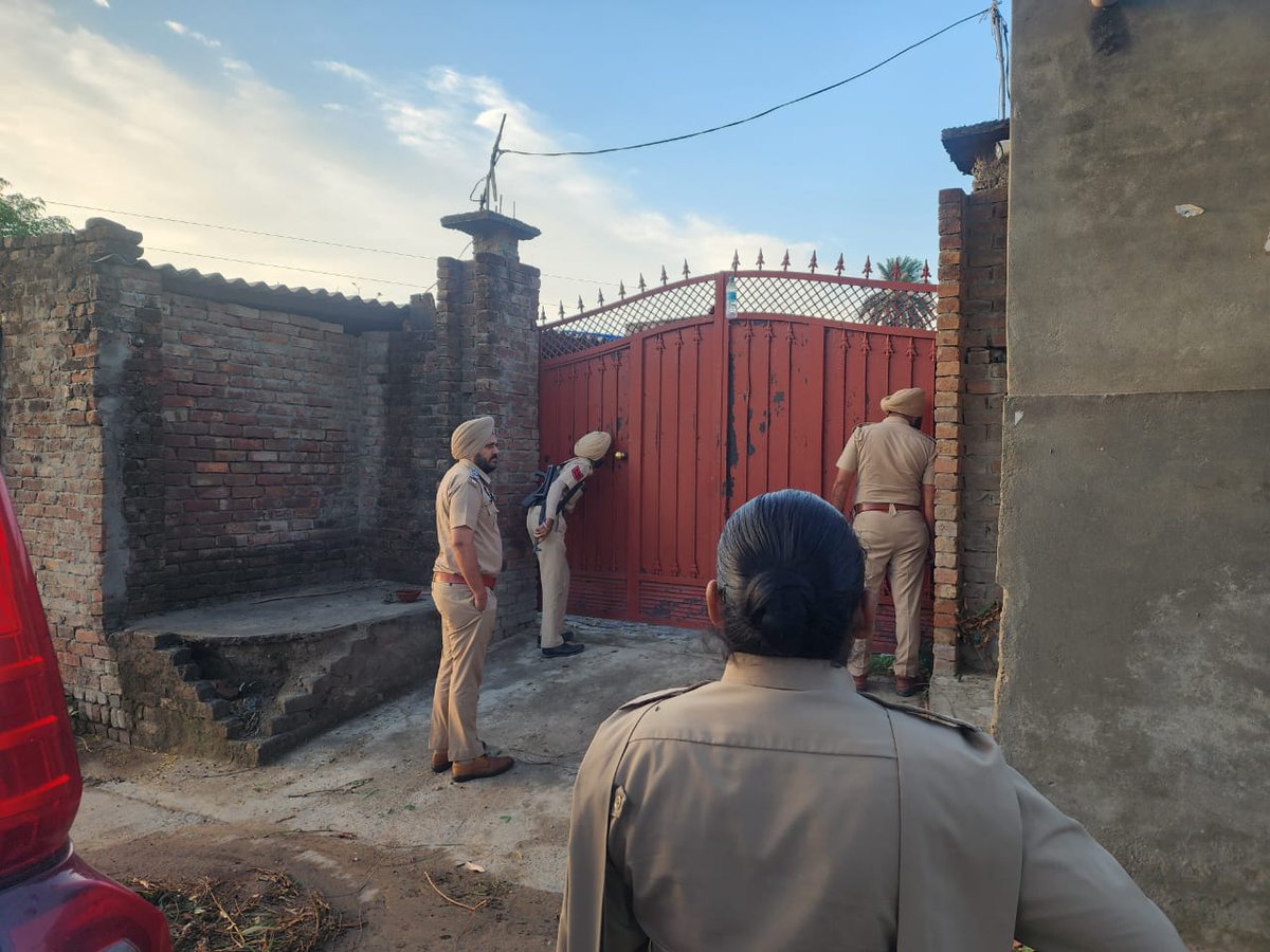 Ferozepurpolice's tweet image. To intensify action against drug smugglers and other anti-social elements, Ferozepur Police today conducted a Cordon and Search Operation (CASO) in the districts, raids were carried out at the residences and hideouts of drug smugglers.

#ActionAgainstCrime
#CASO