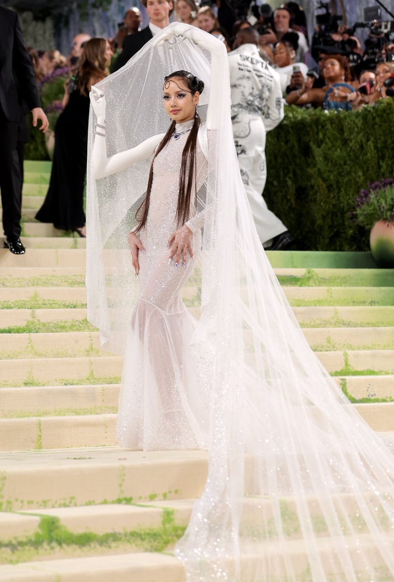 คนที่ตีโจทย์แตกขนาดนี้ 
HOST COMMITTEE LISA
#LISAxMetGala2026
#MetGala2026