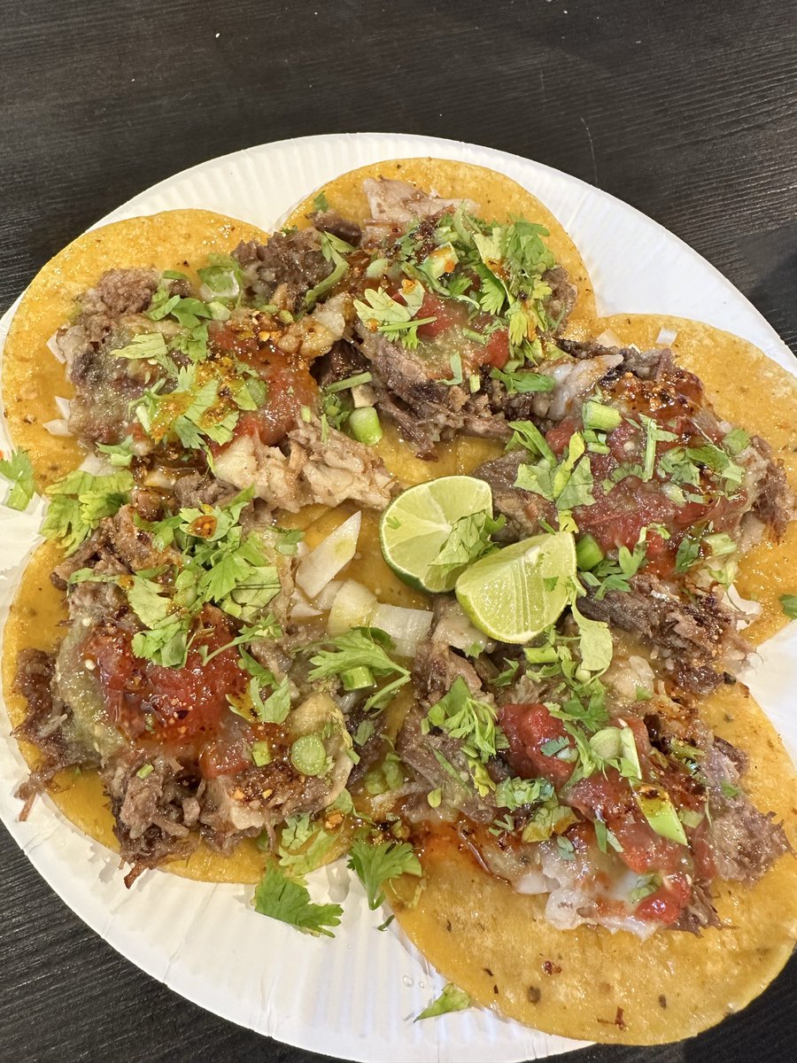 salanu21's tweet photo. TACOS SLAVE
なんてハッピーな休日なんだ https://t.co/CTAE0rOFCt