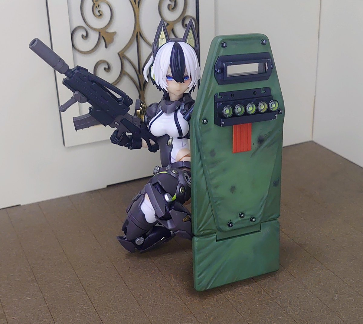 LproAxp's tweet photo. リトルアーモリーのVANT-VMを組み立てる
どうやら実物はライトの形状や正面ボルトの位置、ベルクロなど複数のパターンがあるようで、
キットはどのタイプをモデル化したのか、そもそもどれだけのバリエーションがあるのか正直よくわからい迷宮 https://t.co/s0wPDnhMKo