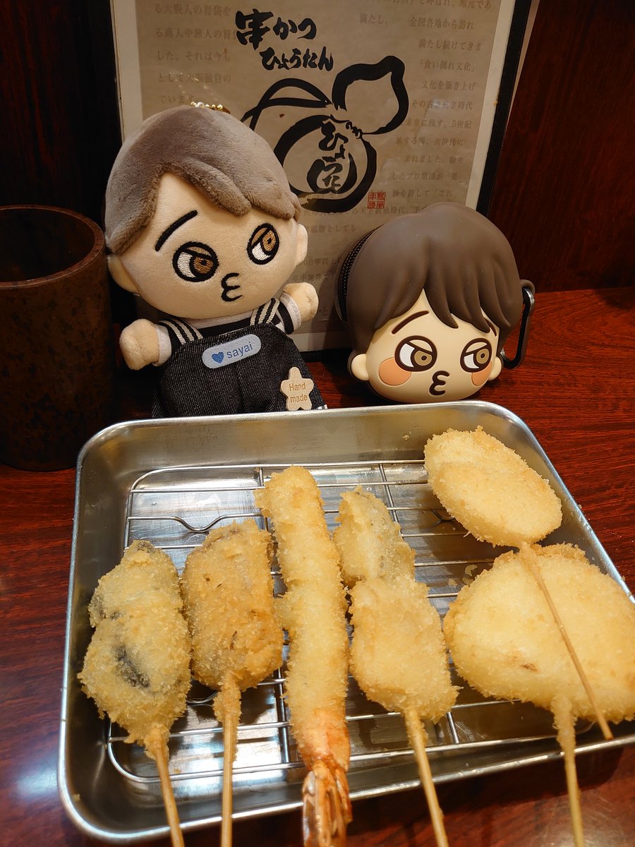 yk_vgom20's tweet photo. 何とか仕事片付けて、大阪に無事に来れました✈️
何も予定立てずに適当な１人遠征！
お好み焼き屋さんはどこも混んでたから昼から串揚げ😋 https://t.co/wnhFK1oHJ4