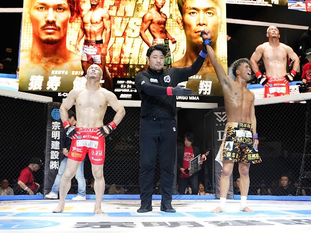 s0903mma's tweet photo. 昨日DEEP25周年記念大会
勝つ事が出来ました！

1カ月前負けて悔しくて悔しくてすぐ佐伯さんに試合組んで頂き大感謝です

闘って頂いた健太さん
試合本当に楽しかったです
また切磋琢磨しましょう

負けても諦めないですぐ立ち上がって良かった
RESURGO

村元チャンピオン
俺とベルトかけてやりましょう
ケージで会おう🤝

#DEEP131