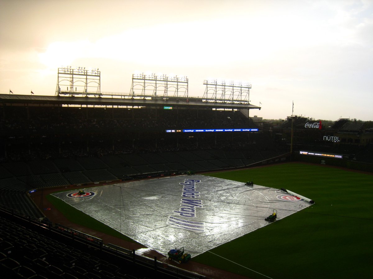 middleinfield's tweet photo. my sweet and beautiful wrigley field https://t.co/MGDeqEKK1d