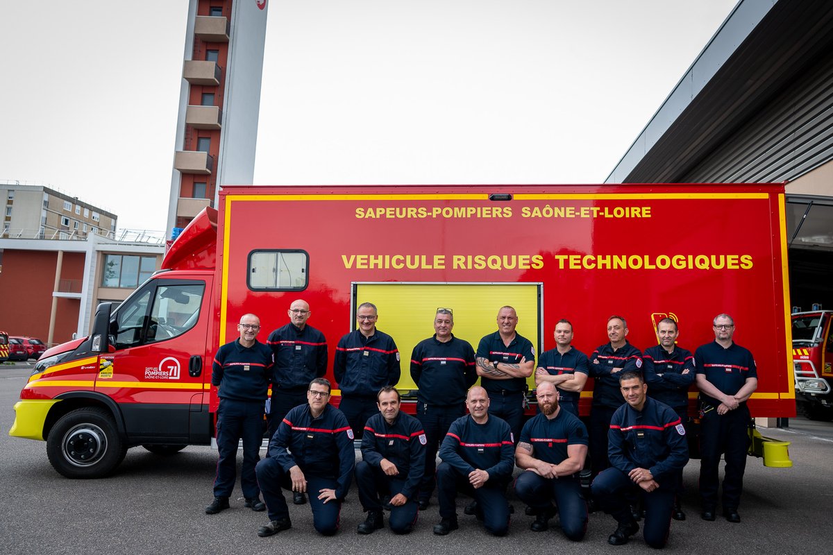 SDIS71's tweet photo. #RISQUESCHIMIQUES | Nouvelle FMPA des équipiers RCH1-2 à l'entreprise Air Liquide.
🎯Un exercice grandeur nature pour travailler la technicité opérationnelle en intervention risque chimique sur site Seveso seuil haut. 
🤝Merci à l’entreprise pour son accueil !
📸@NicolasTitre https://t.co/dtWihfpUWj