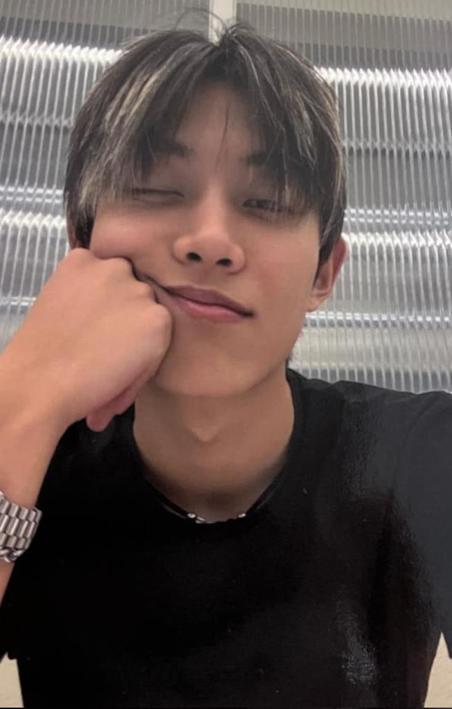 𝐳𝐚𝐫𝐚 tweet media