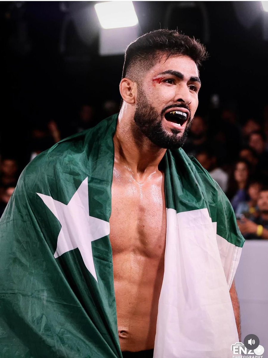 Fatima5172's tweet image. Pakistan vs USA — Another proud moment! Shehzaib Rind stuns in the lightweight bout, knocking out UFC fighter Andre Ewell in Round 2 on US soil. A marvellous performance that raises Pakistan’s flag high once again!

#GreatRespectForPakistan #PSLFinal #AlmeríaMirandés