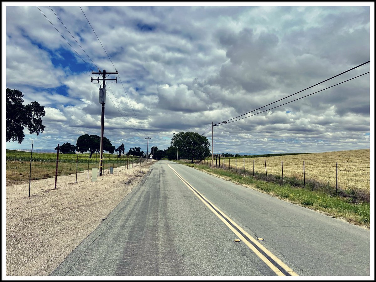 RozaVisuals's tweet image. The long road home 

#photography #midwest #landscape