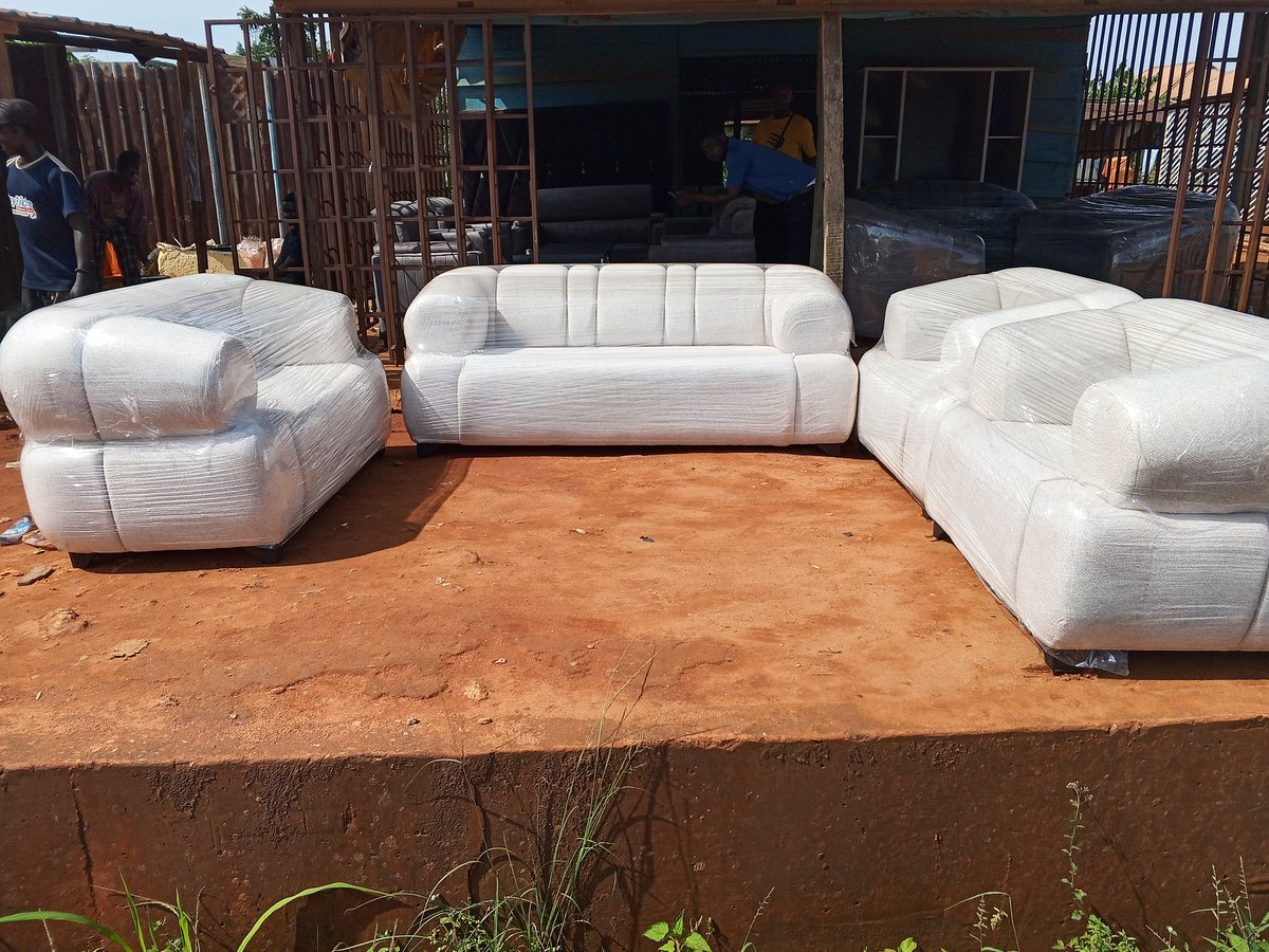 _DtInteriors's tweet image. Out of the Fry pan. This is out for sale #metgala #chairs #interiordesign #sofa #furniture #Nigeria #Edostate