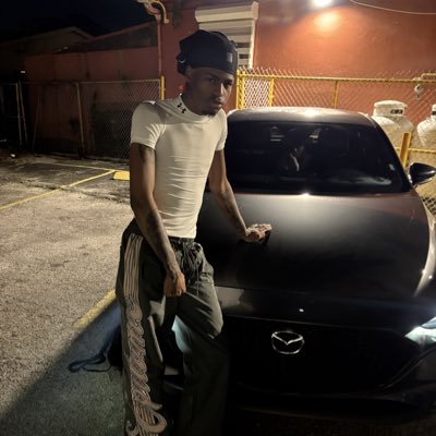 thee1neee's tweet photo. #NewProfilePic https://t.co/xLsk24gJuK