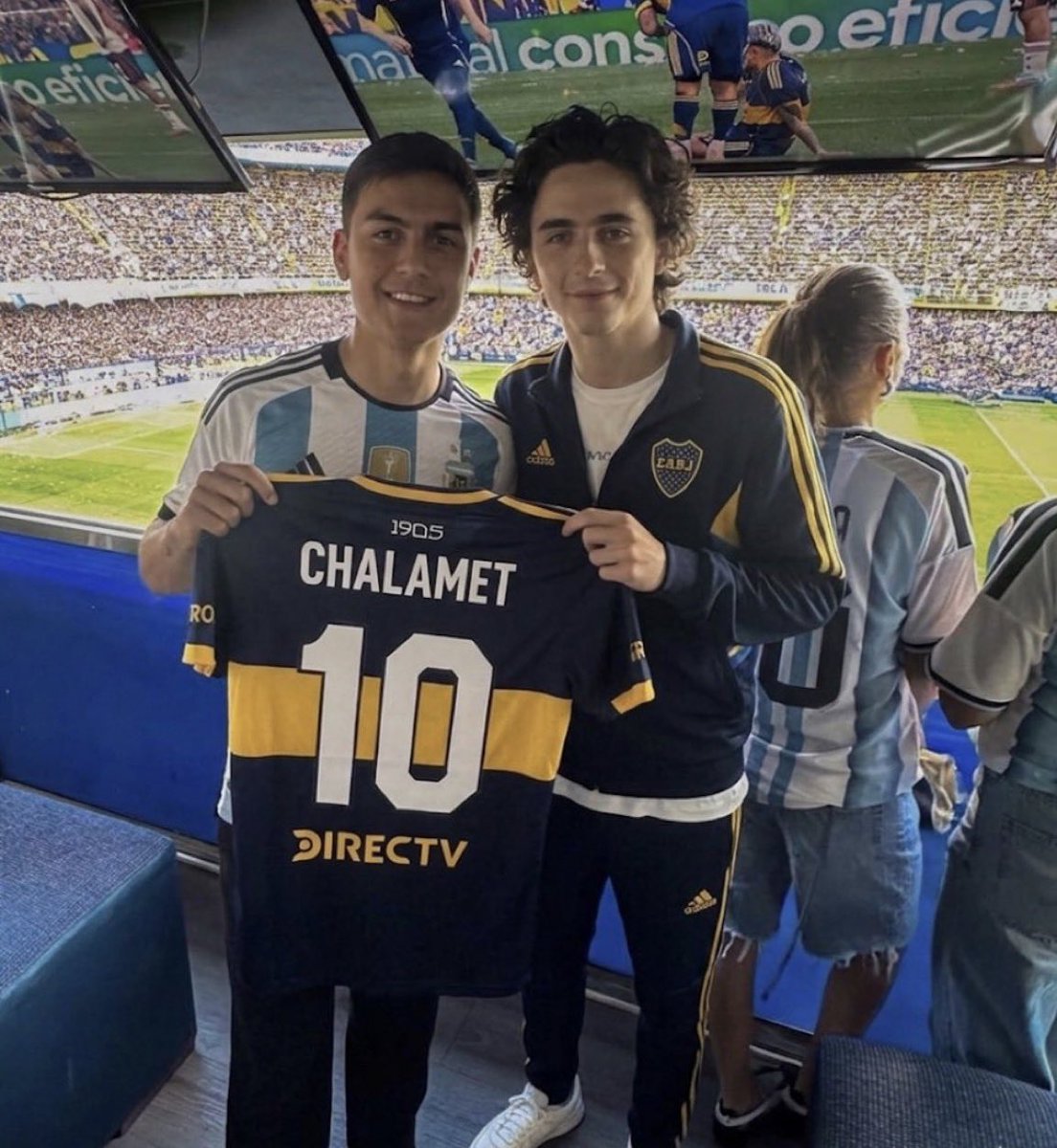 Todas las minitas: “ay que se pondrán chalamet y Kyle Jenner para el met gala que ansiedaaad””

El chalamet:
