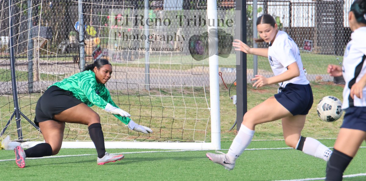 ERTribune's tweet photo. El Reno girls soccer season comes to an end with a 6-0 road loss to No. 1 seed Santa Fe South. (El Reno Tribune Photographer/Glen Miller) https://t.co/HW0XWsaZpf