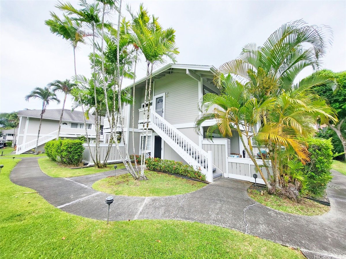 LISTSIR's tweet photo. #JustListed in Windward Estate!

2BD/1BA at Haiku Point 2 in lush Kaneohe. Features a dedicated parking stall and ultimate convenience near Windward Mall. Easy access to H-3, Pali, and Likelike! Sold as-is—perfect to make it home.

Details: https://t.co/gtnfIja1Bq https://t.co/nNcRuTdK6h