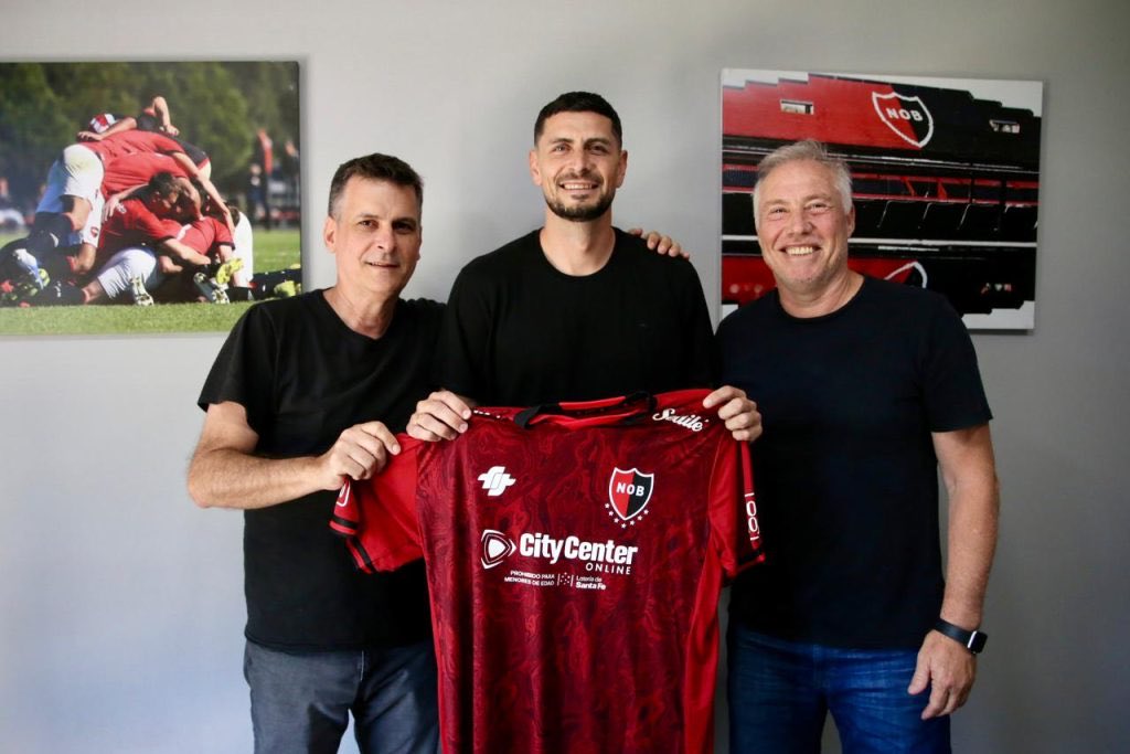 Newells es MUY grande como para no estar entre los 16 (DIECISEIS !!) primeros equipos del pais. 

Que el presente no nos haga olvidar que el semestre fue un FRACASO.