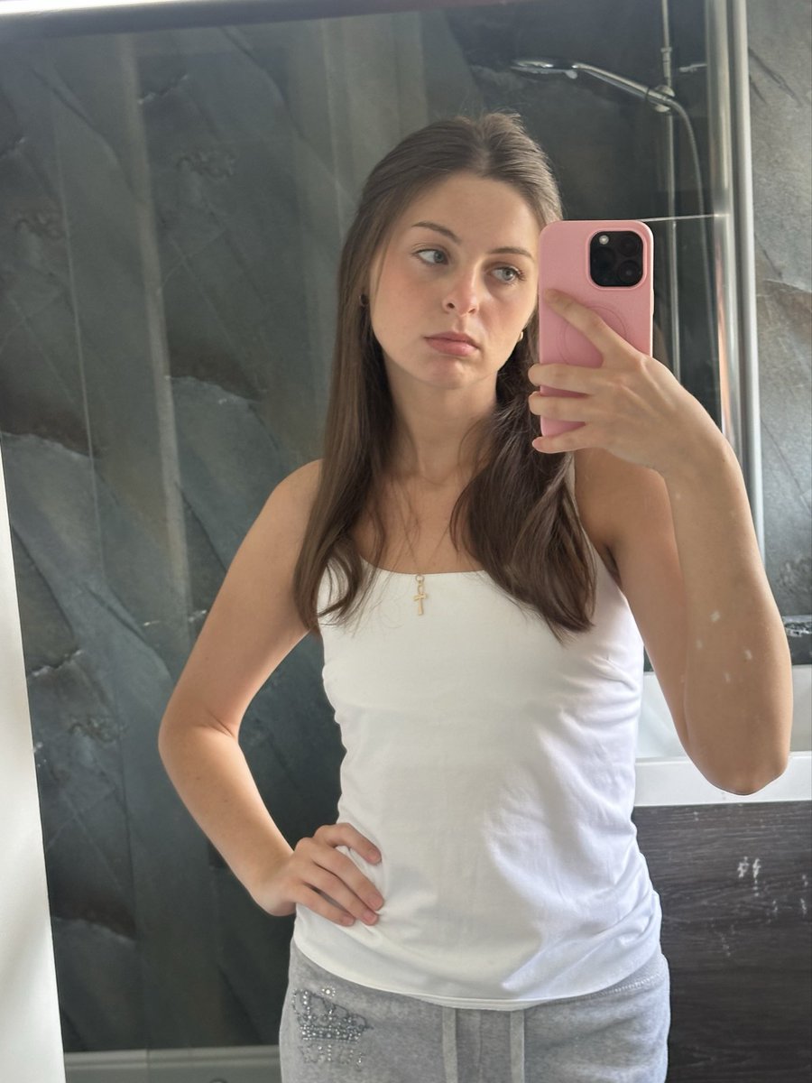 caitlin🐮 tweet media