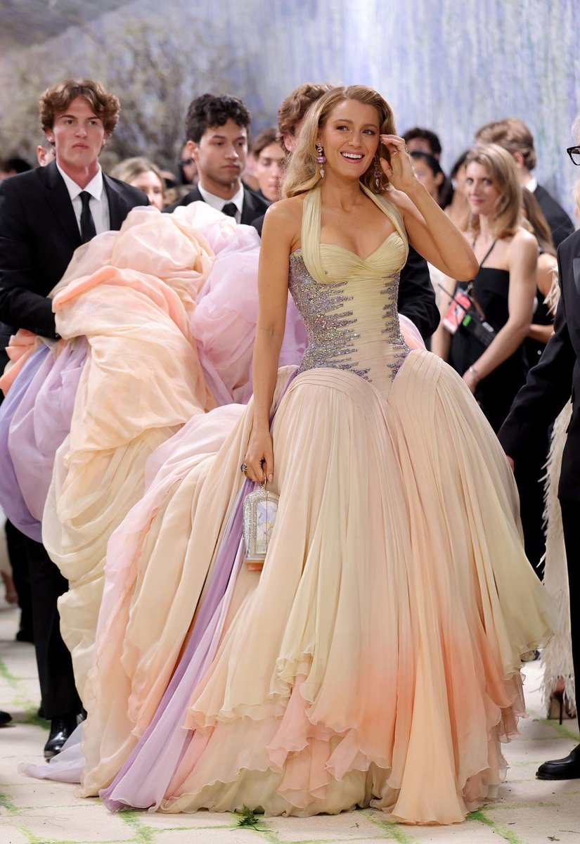 ميشا | FASHION tweet media