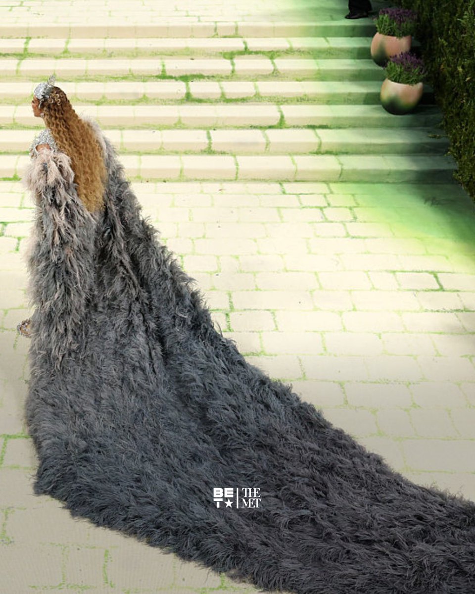 BET's tweet photo. The Queen Bee has arrived 🐝✨

Beyoncé steps onto the Met Gala and the energy shifts—like it always does.

Grace. Power. Presence.

BEYHIVE… tap in. 🐝👑 https://t.co/A2cLJ3wmsn