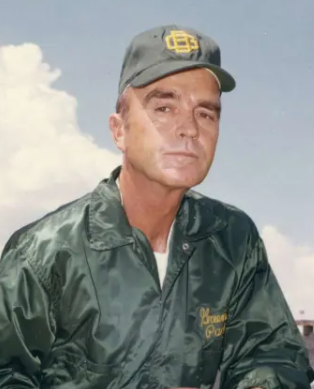 NFL_Journal's tweet photo. #RightPlayerWrongUniform
Phil Bengston when he was defensive coach for Chargers after being part of Parckers' dynasty https://t.co/GzhYpZvB7Q