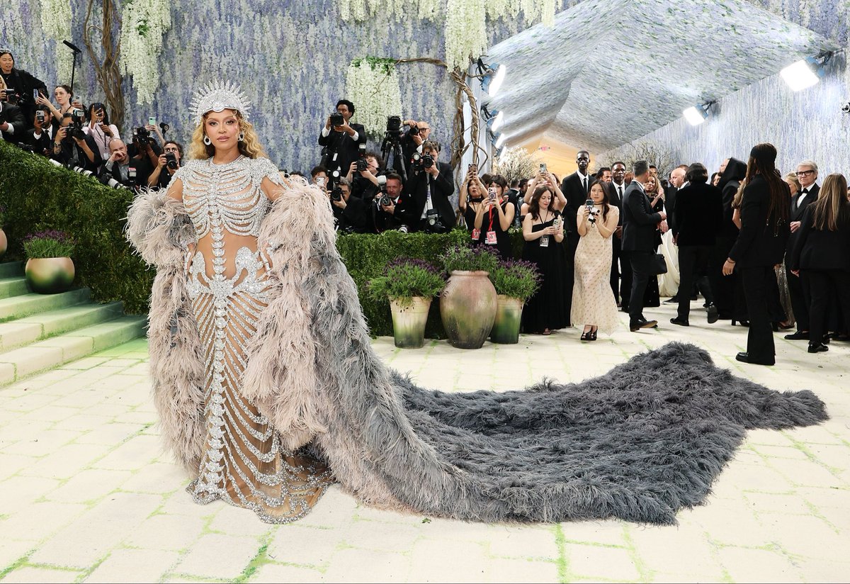 BeyDrive's tweet photo. Beyoncé | 2026 Met Gala https://t.co/uTN3gcbZbl