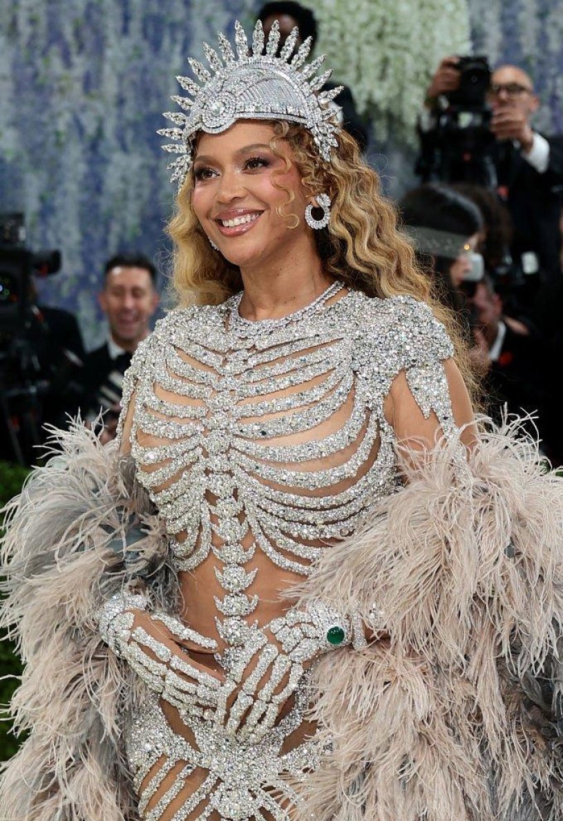 Beyonce in a custom look by ✨️Olivier Rousteing✨️ at Met Gala.🪡